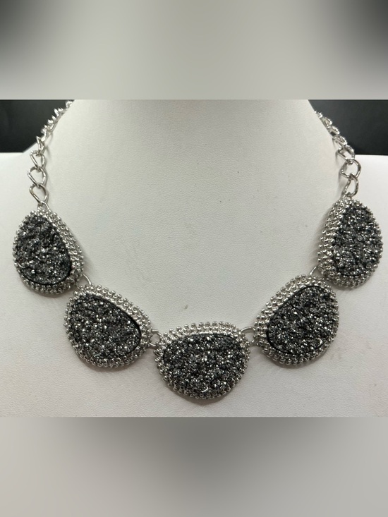 New York & Company Jewelry - NY & COMPANY SILVER SPARKLE LARGE DISC STATEMENT STRAND NECKLACE